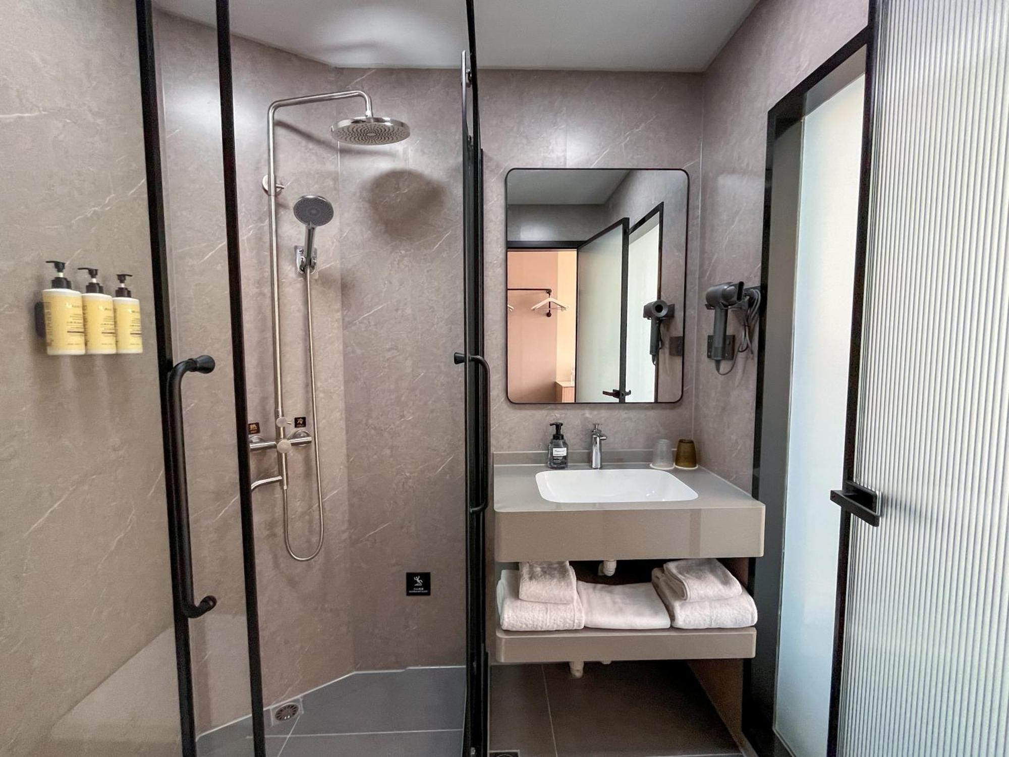 Shanghai Joyful Star Hotel-Free Shuttle Bus To Pudong Airport And Disneyland Exterior photo