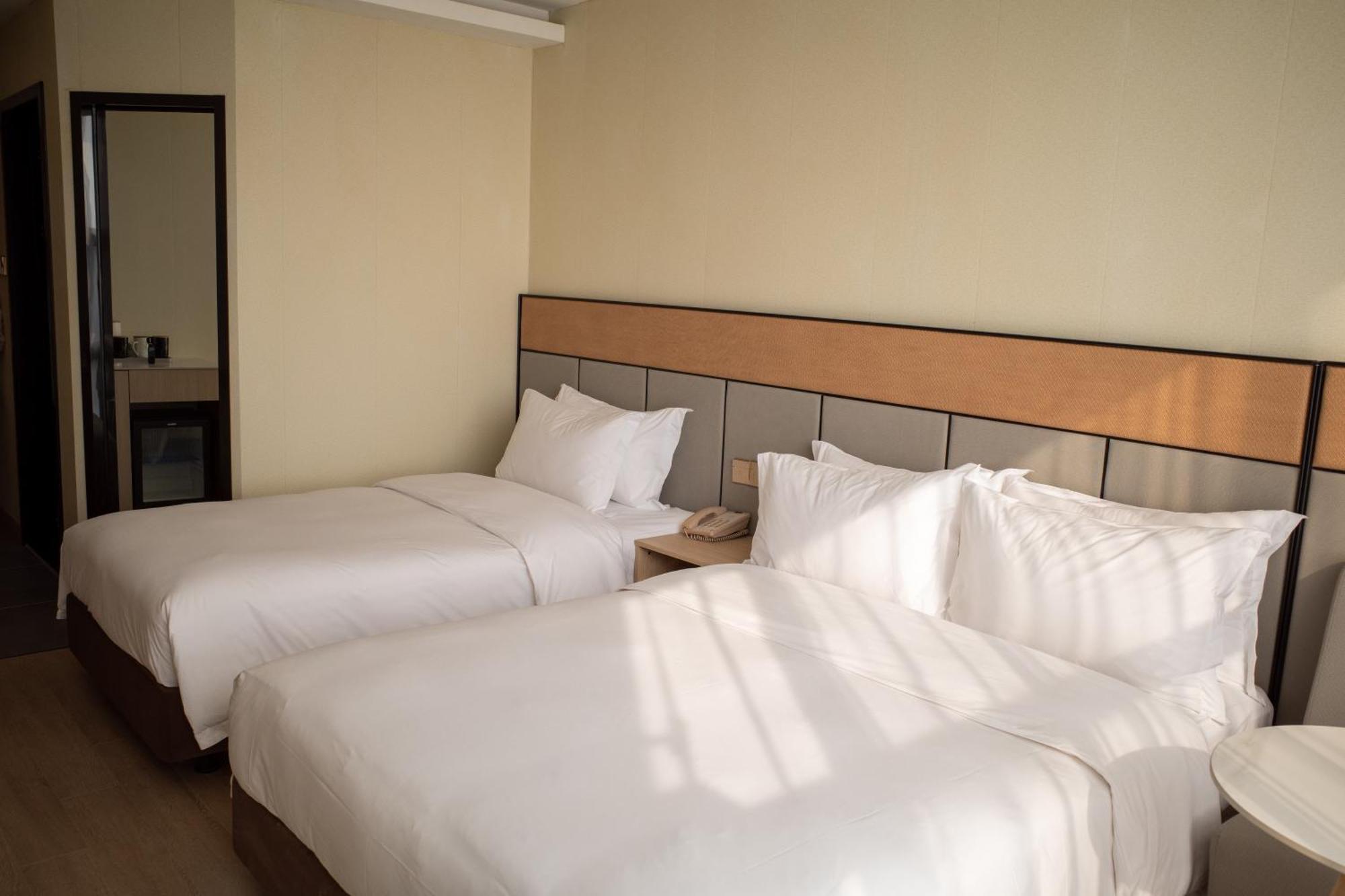 Shanghai Joyful Star Hotel-Free Shuttle Bus To Pudong Airport And Disneyland Exterior photo