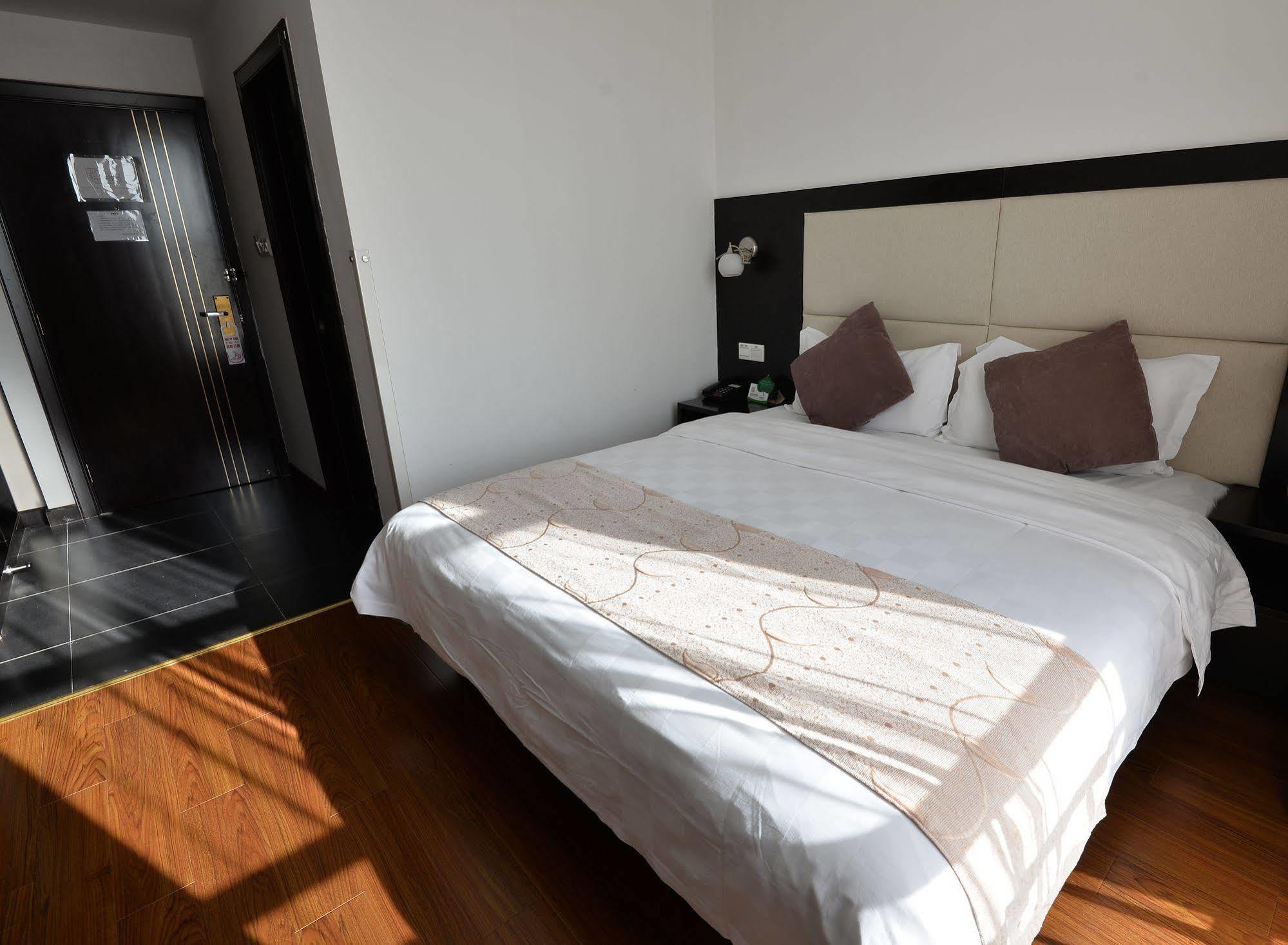 Shanghai Joyful Star Hotel-Free Shuttle Bus To Pudong Airport And Disneyland Exterior photo
